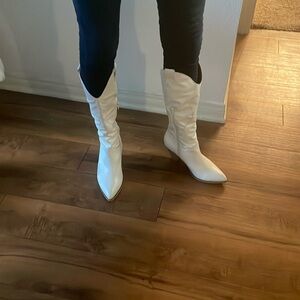 VICI bought white cowboy boots.